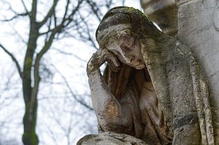 statue-woman-depression-and-fatigue